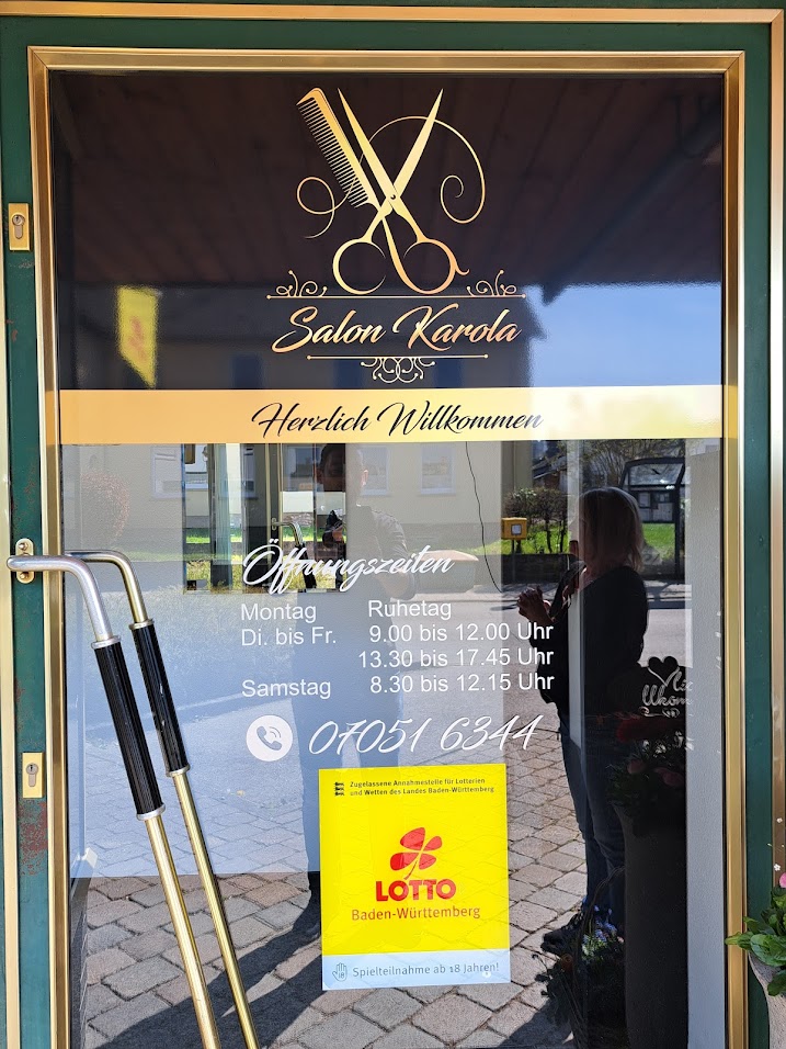 Empfangs- und Zusatzservicebereich im Salon Karola